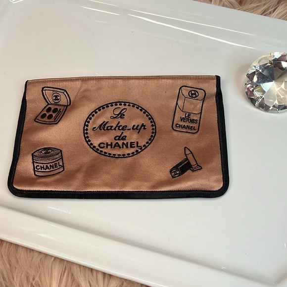 CHANEL SATIN MAKEUP BAG - Picture 7 of 10
